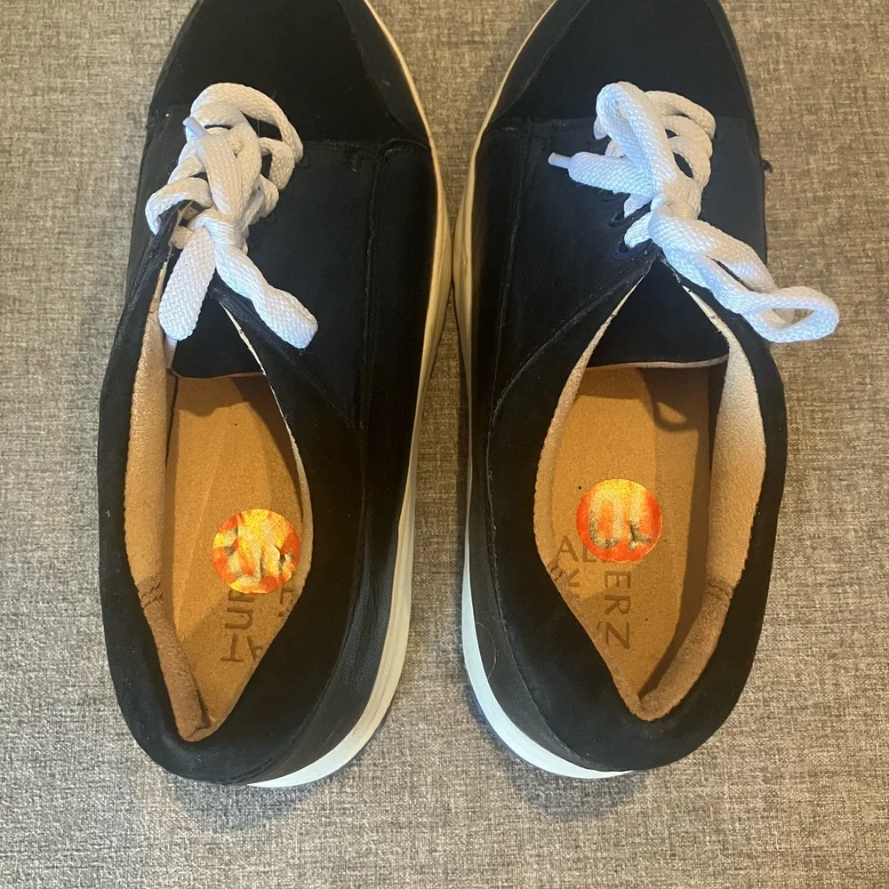 Naturalizer Black Tennis Shoes